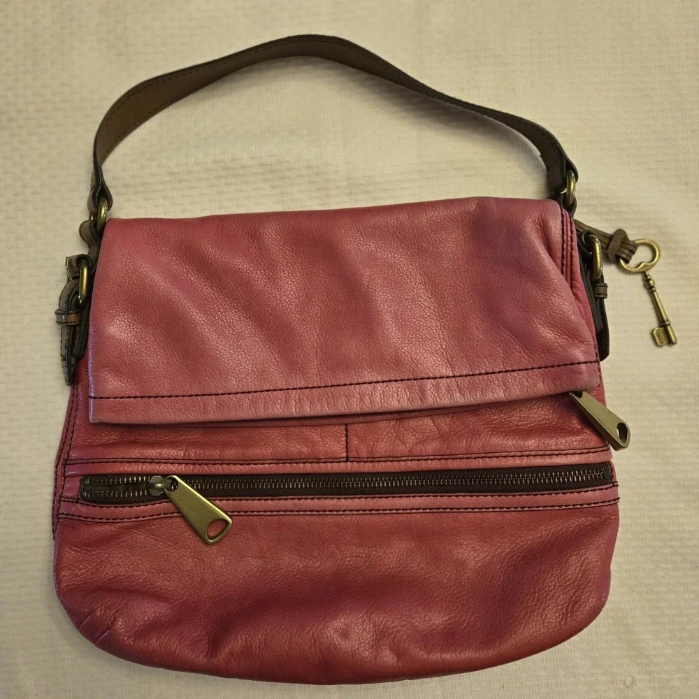 FOSSIL Pink Leather‎ EXPLORER Foldover Shoulder Bag Hobo Handbag Soft Cute EUC